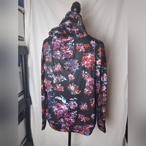 INC Large Top With Hood - Picture 5 of 5